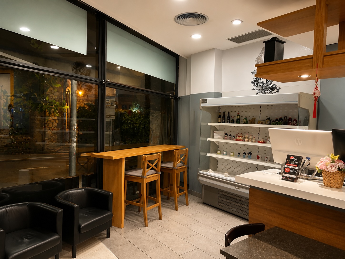 Tables and seating in the Ootoya Terrassa dining room